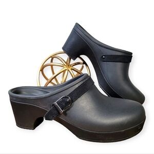 CROCS Sarah Clogs Heels Strap and Buckle Size 9